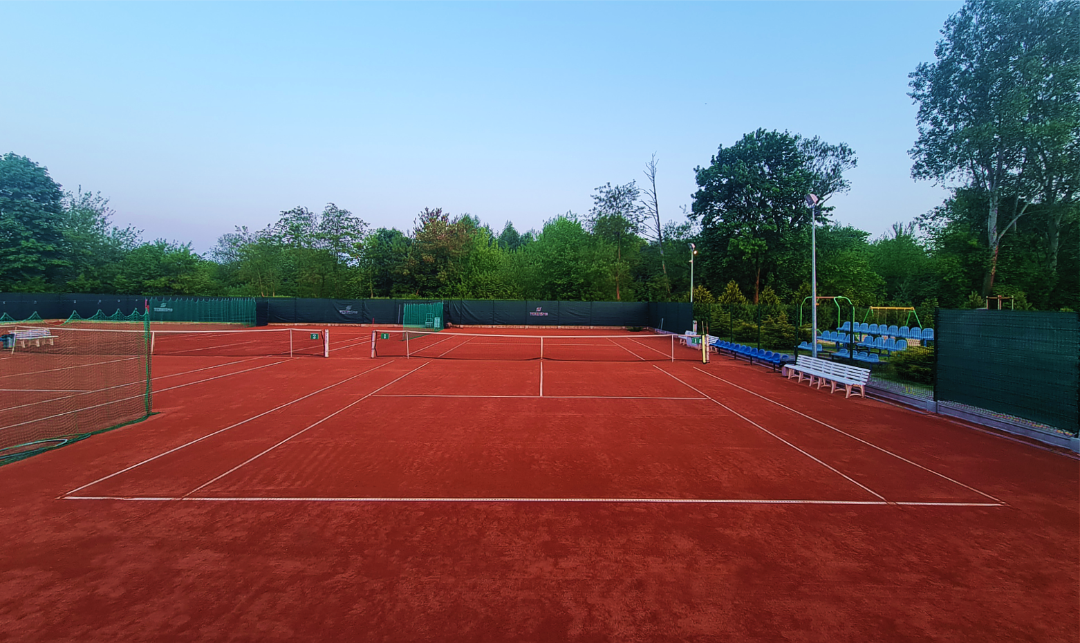 Пясечно тенісні корти