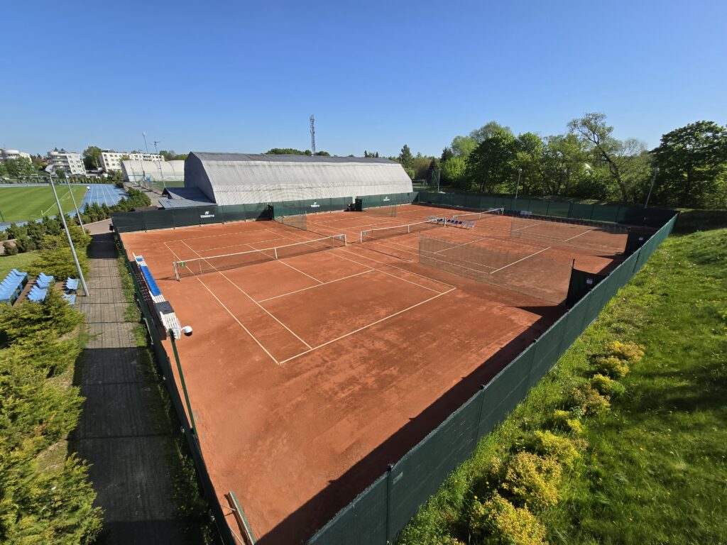 tanie korty tenisowe